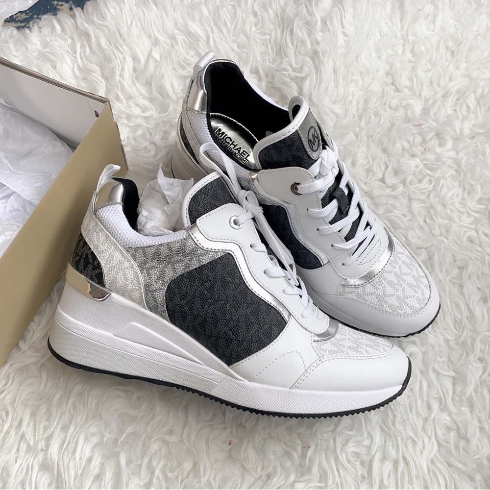 Michael kors women’s Crista Mixed-Media Trainer size 10 - Picture 9 of 10